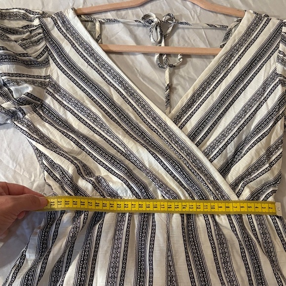 Striped V-Neck Romper - Picture 11 of 12